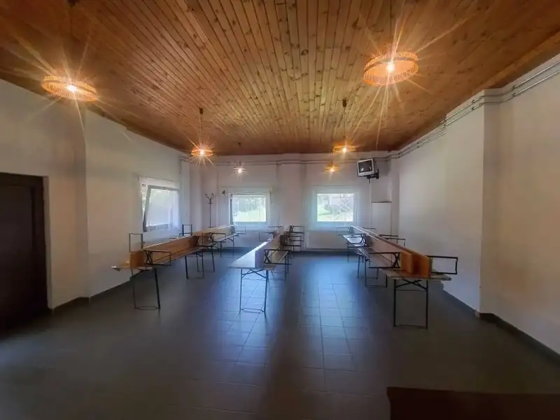 Eladó Üzleti ingatlan – Szaknyér
