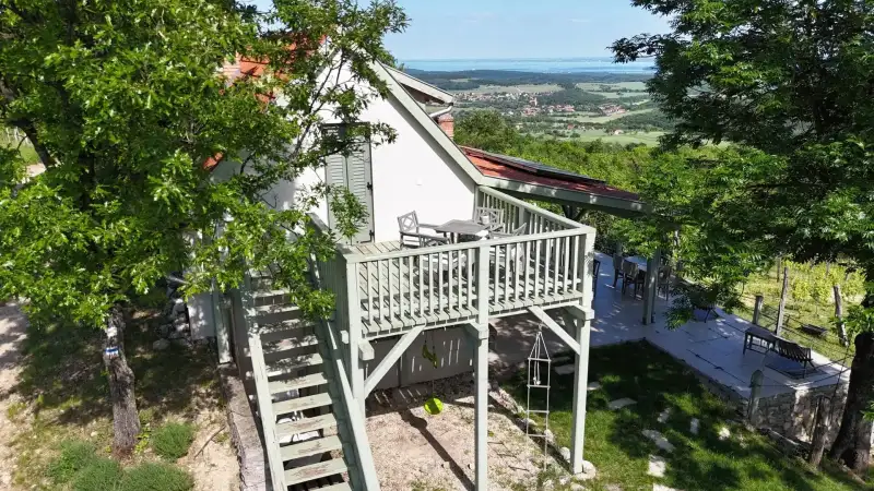 Eladó Családi ház – Pécsely, Szõlõhegy dûlõ