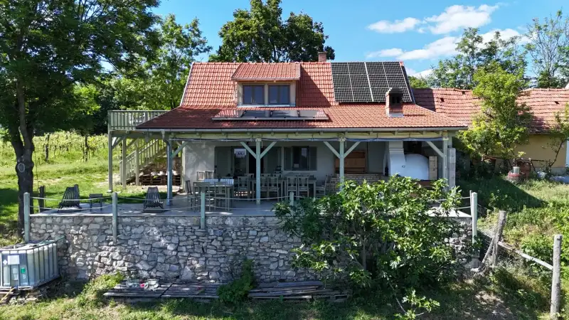 Eladó Családi ház – Pécsely, Szõlõhegy dûlõ